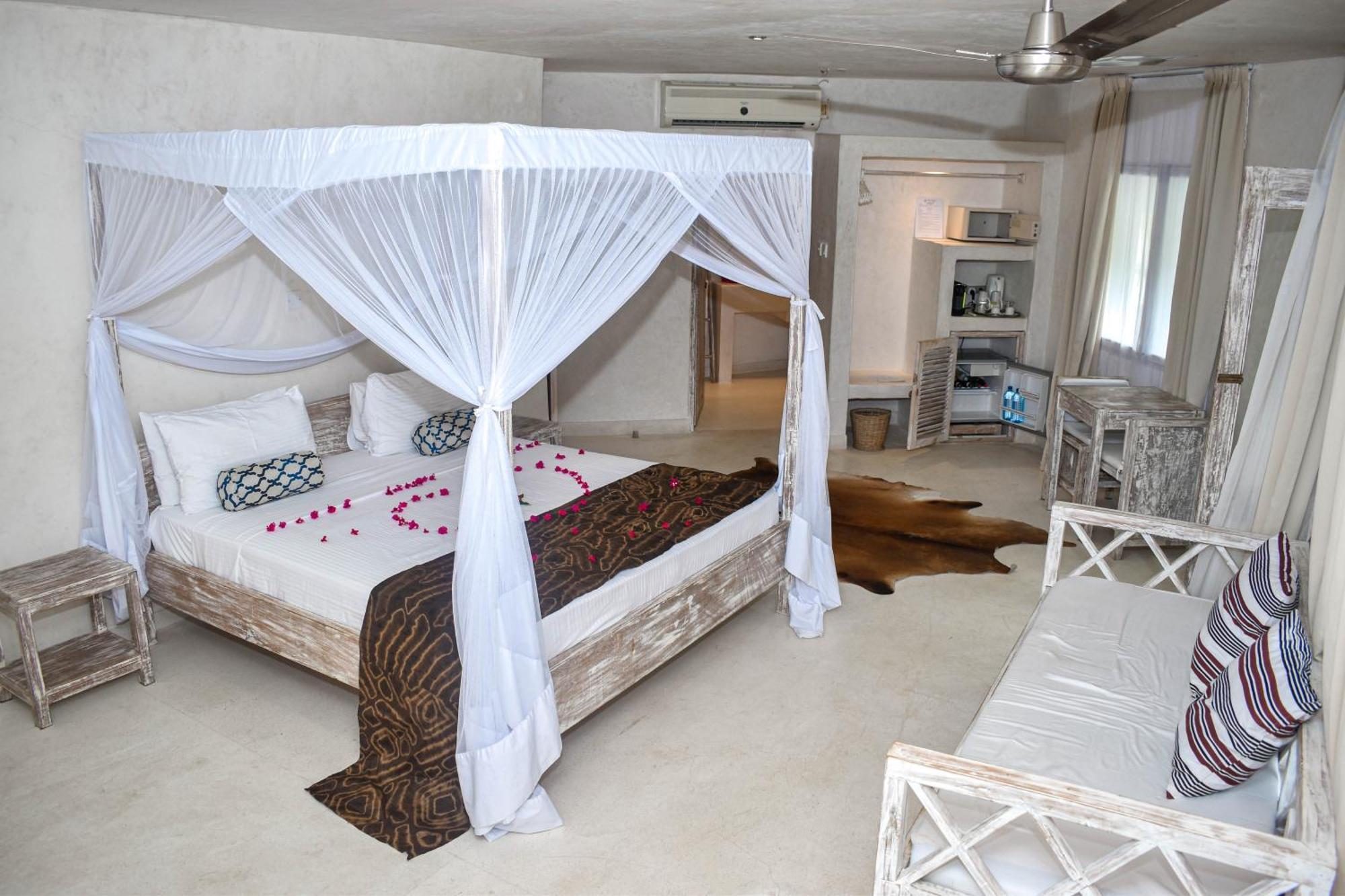 The Villa Luxury Suites Hotel Diani Beach Exteriér fotografie